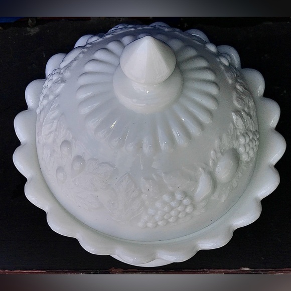 Mid Century Vintage Westmoreland Finial Lidded Fruit Embossed Candy Dish - Picture 2 of 12